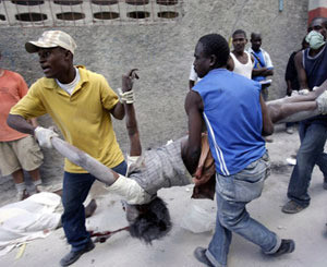 Спасшиеся на Гаити гибнут от жажды 