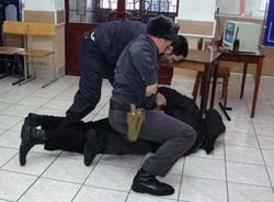 В Киеве на участке подрались избиратель и наблюдатель 