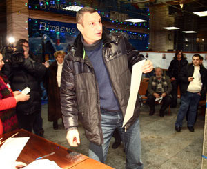 Милиция не отпустила Виталия Кличко. Без автографа  