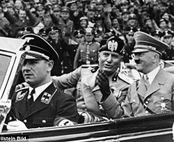 Шофер Гитлера рассказал, как труп фюрера сжигал 