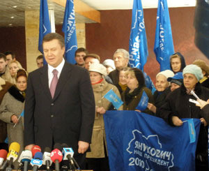 Янукович объяснил, почему он не может пока предложить премьерство Тигипко и Яценюку 