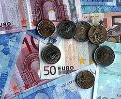 В Украине продолжает дешеветь евро 