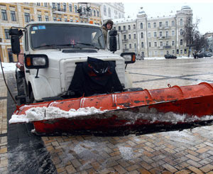 Почему любой снегопад превращает улицы Киева в бездорожье? 