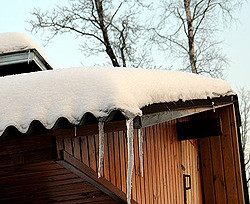 В Сумской области под давлением снега сдвинулась с места стена музыкальной школы  
