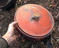 Российский мужик поставил в своем огороде мины  