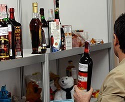 Украинцев травят некачественным спиртным 