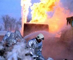 Пожар на нефтяной скважине в Оренбургской области тушат пятый день 