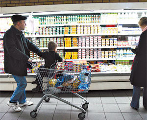 Как супермаркеты заставляют нас покупать ненужные товары 