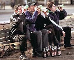В Беларуси с сегодня нельзя пить алкогольные напитки на улицах  