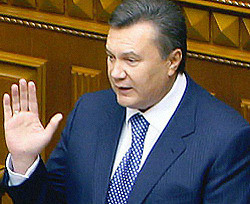 Янукович будет общаться с Радой по графику 