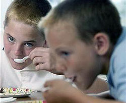 Украинские малыши теперь будут кушать только качественную пищу 