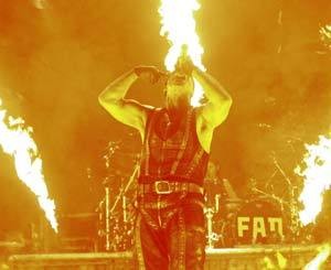 На концерте в Киеве Rammstein поджигали людей и взрывали младенцев [ФОТО+ВИДЕО]