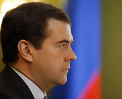 Медведев приедет в Украину в мае 