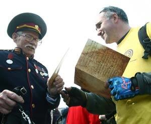 На Майдане раздавали «Конституцию Пилипа Орлика» 