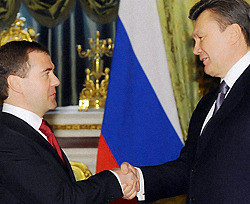 Медведев рассказал о частых встречах с Януковичем: «Соскучился, знаете ли»  