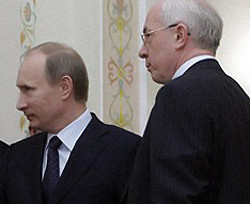 Сегодня в своей загородной резиденции Путин встретится с Азаровым   