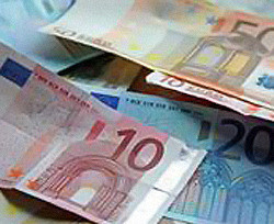 Прогноз: Евро будет колебаться возле годовых минимумов 