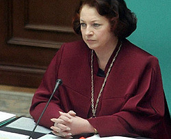 Янукович вернул Сюзанне Станик должность в Конституционном суде 