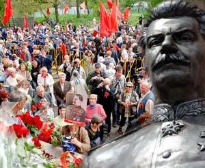 На открытии памятника Сталину в Запорожье умерла 80-летняя пенсионерка [ФОТО]