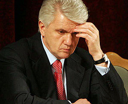 Владимир Литвин посчитал ущерб, нанесенный депутатами 27 апреля  