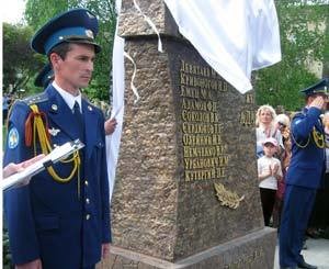 В Полтаве открыли памятник «Бежавшим из ада» 