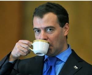 Деньги, полученные за чашку Медведева, потратят на благотворительность  