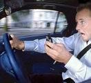 Разворы по мобильному и набор SMS за рулем становятся часто причиной ДТП 