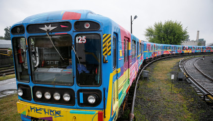 Поезд киевского метро превратился в арт-объект