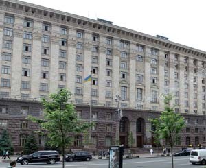 В Киеве поделили власть: Экс-министру - СМИ, а силовику - стройки