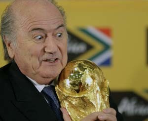 Президент ФИФА Йозеф БЛАТТЕР: «Ладно, будут вам повторы»