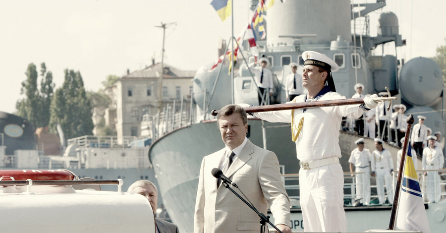 Янукович пообещал удвоить зарплату морякам