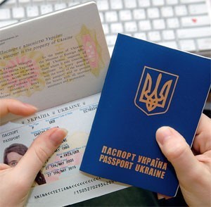 Украинцам за рубежом выдадут паспорта старого образца