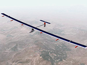 Самолет на солнечных батареях провел 24 часа в небе и удачно сел на землю