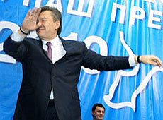 На Дне рождении Янукович танцевал с женой Кучмы под Серова, а с Карпачевой под Киркорова