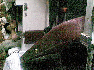 В поезде на голову спящей пассажирки рухнула верхняя полка