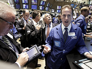 «Толстый палец» обвалил фондовый рынок страны