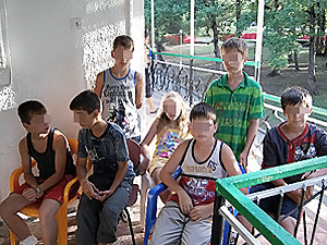 Массовая драка в детском лагере под Туапсе: из-за девушки стенка на стенку сошлись сотни чеченцев и русских