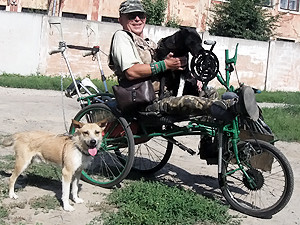Дядя Жора на инвалидной коляске проехал со Львова в Севастополь и 12 раз из Полтавы в Крым