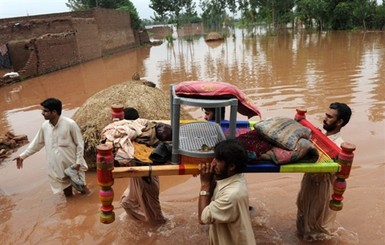В Пакистане наводнение унесло жизни 800 человек