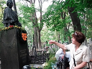 Памятник Лесе Украинке изуродовали