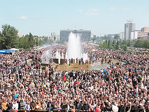 Янукович из-за жары запретил проводить массовые мероприятия