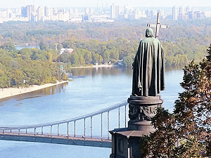 Ремонт памятника Владимиру закончат зимой
