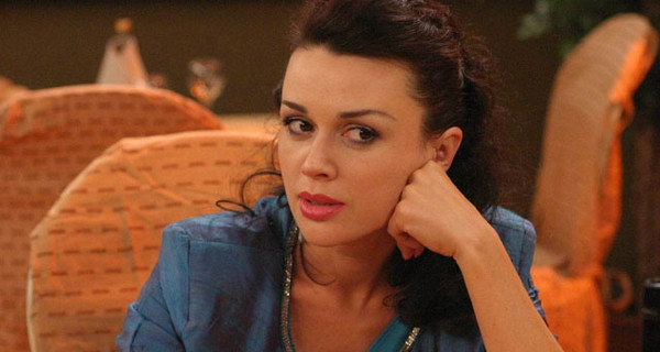 Анастасия Заворотнюк упала в обморок на съемках фильма, а Илья Олейников госпитализирован
