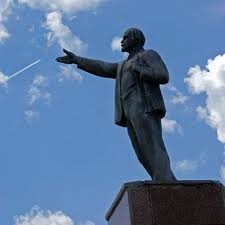 В Волынской области снова облили краской Ленина