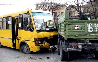 На Николаевщине водитель автобуса заснул за рулем: пострадали 12 человек, среди которых половина – дети 