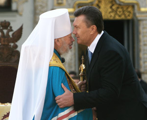 Страна отметила праздник: Выступая на Майдане, Янукович подтвердил намерение изменить Конституцию