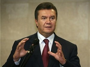 Янукович наградил Татьяну Недельскую званием народной артистки 