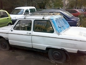 Киев заполонили автомобили без определенного места жительства