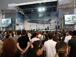 Новый терминал в Харьковском аэропорту открыли улетным концертом
