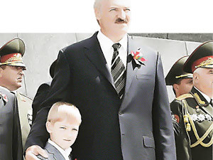 Лукашенко поменял дату своего дня рождения